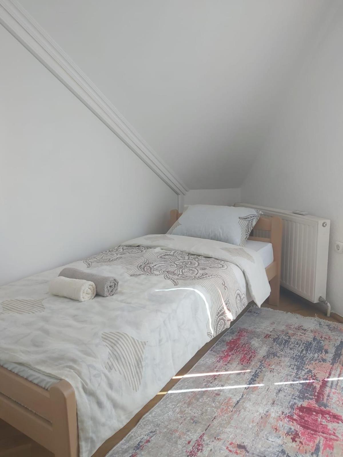 Apartmani Sladojevic Mrkonjic Grad Habitación foto